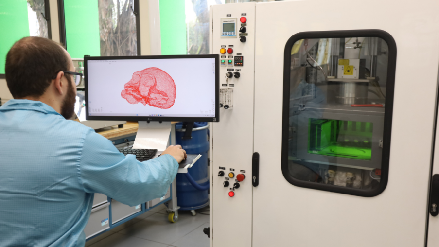 Os laboratórios apoiam a pesquisa, a experimentação e o desenvolvimento de soluções inovadoras.
